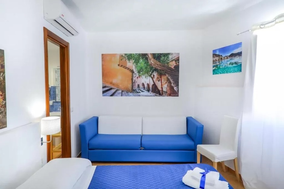 Arredamento per camera Hotel a Cefal� (PA)