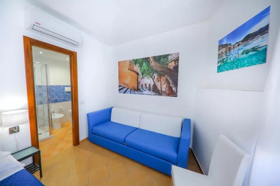 Arredamento per camera Hotel a Cefal� (PA)