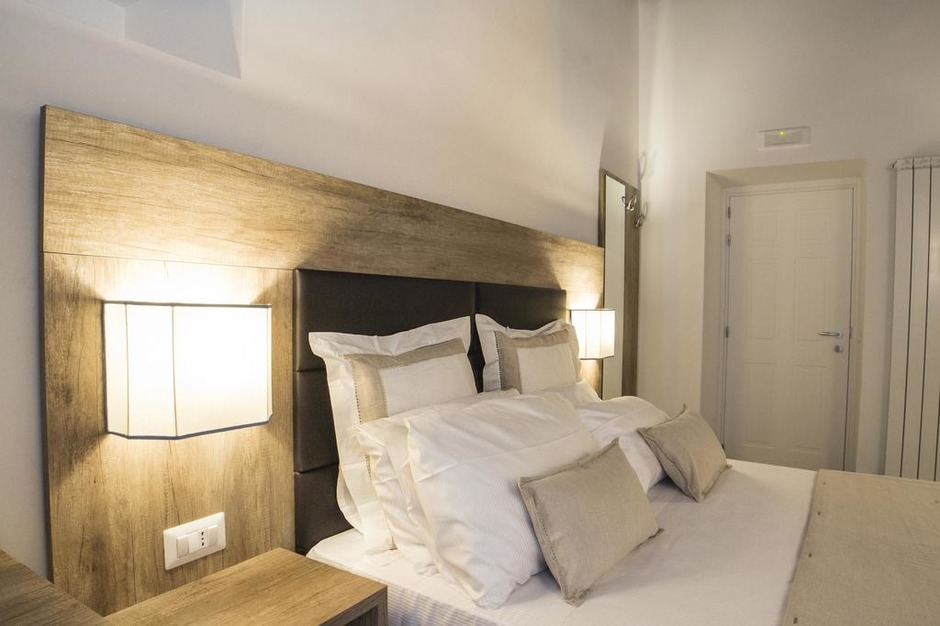Arredo camere Hotel a Napoli