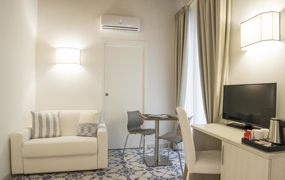 Arredo camere Hotel a Napoli